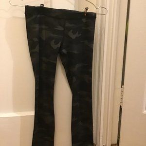 Athleta Girls Black Camo Leggings size 14/XL